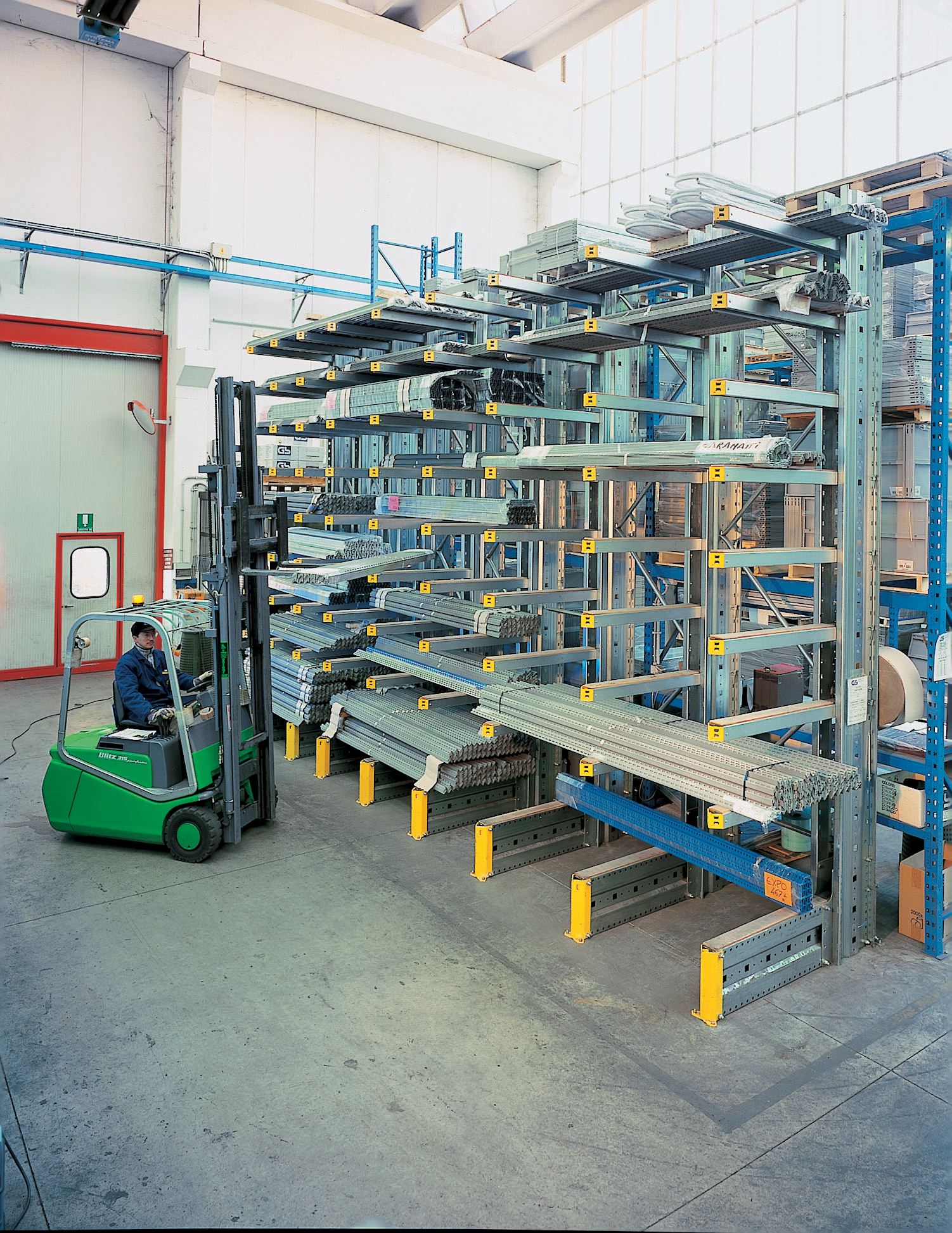 Shelving solution 7